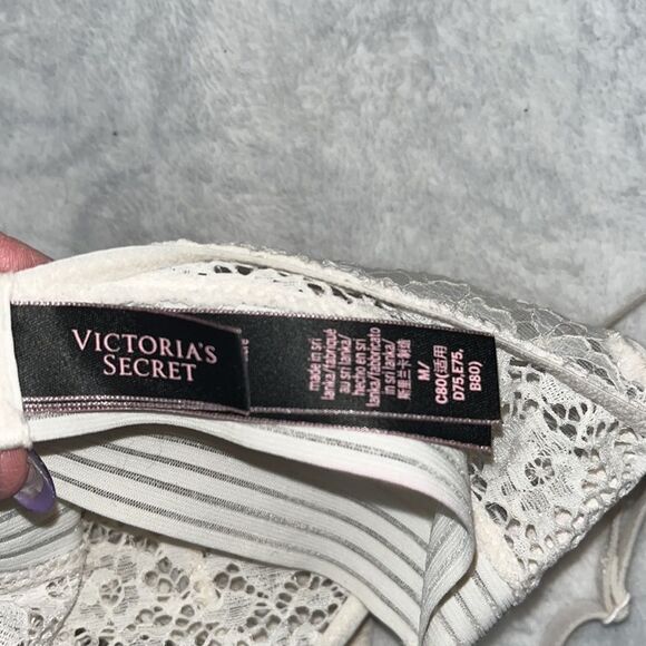 Victoria’s Secret. Very Sexy bralette. Size medium. Off white. - Picture 11 of 13